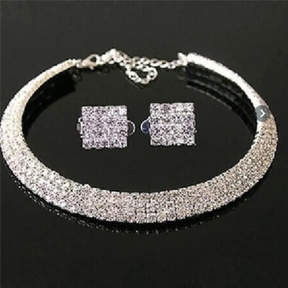 Rhinestone choker with earrings